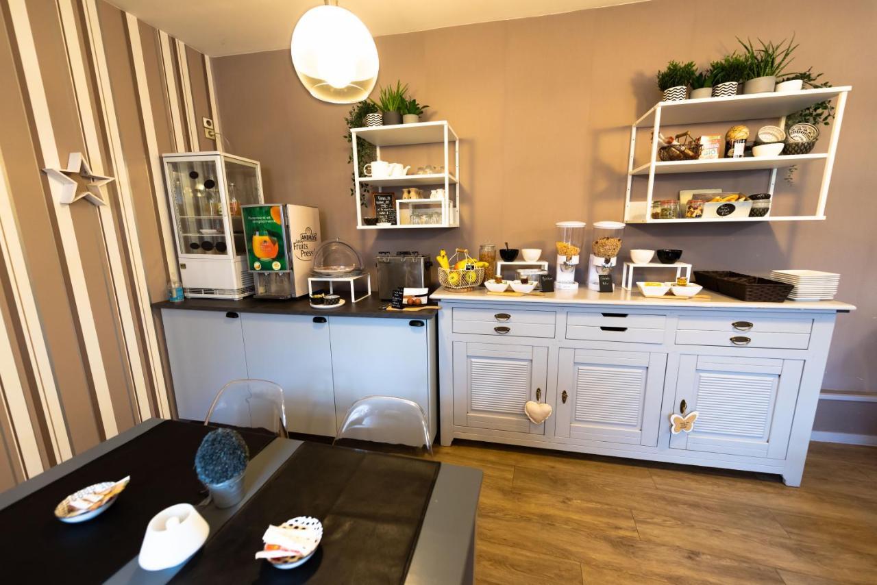 Hotel Le Lion D'Or Bernay  Bagian luar foto