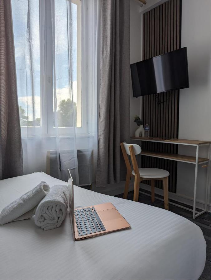 Hotel Le Lion D'Or Bernay  Bagian luar foto
