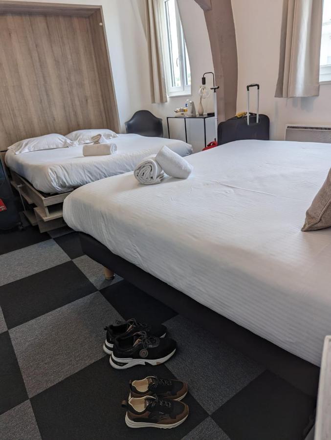 Hotel Le Lion D'Or Bernay  Bagian luar foto
