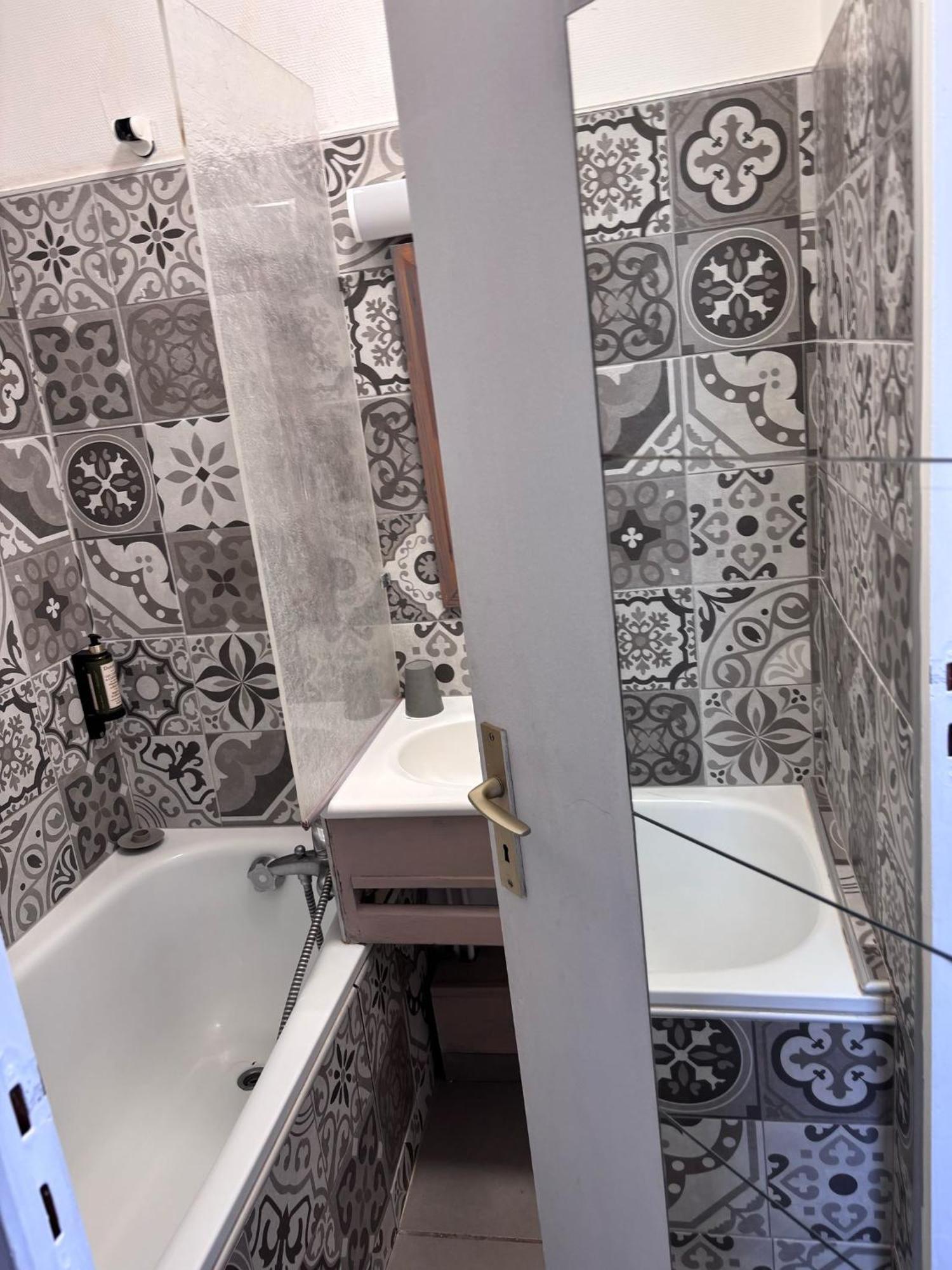 Hotel Le Lion D'Or Bernay  Bagian luar foto