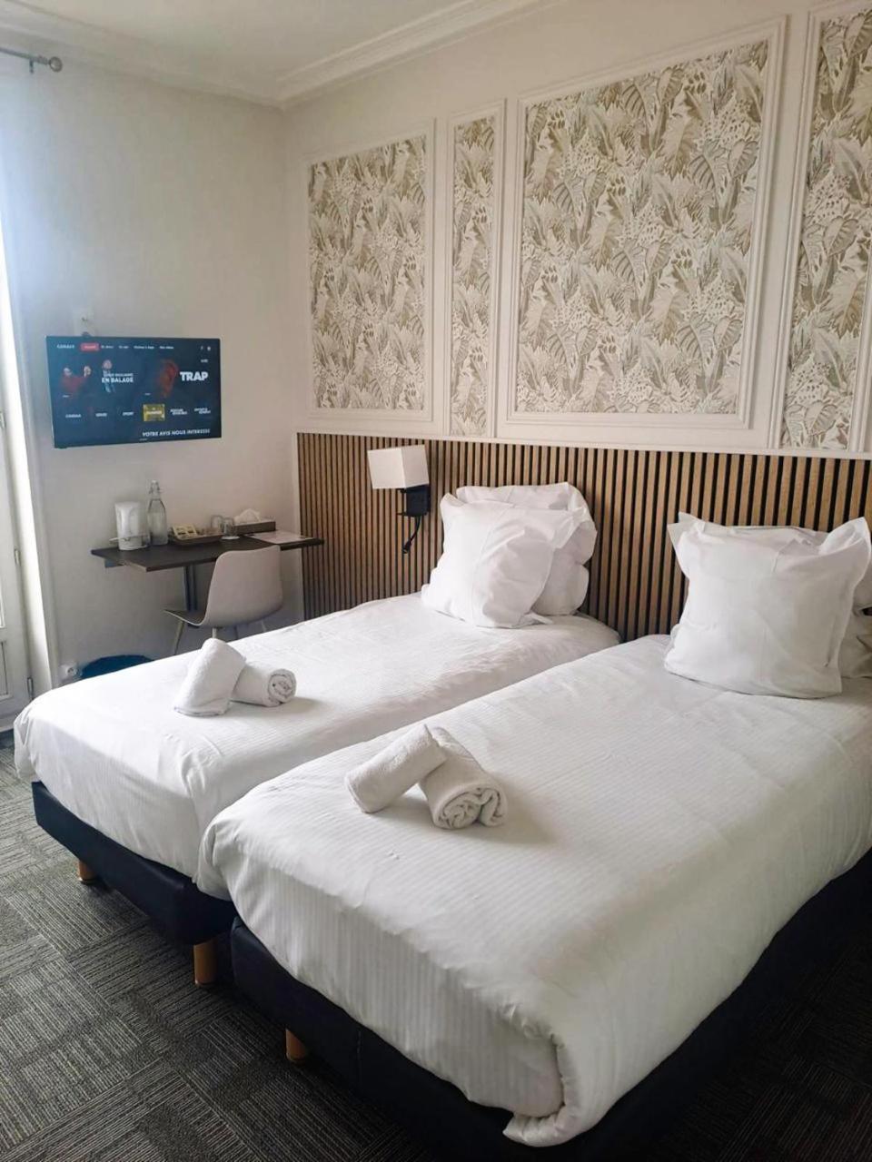 Hotel Le Lion D'Or Bernay  Bagian luar foto