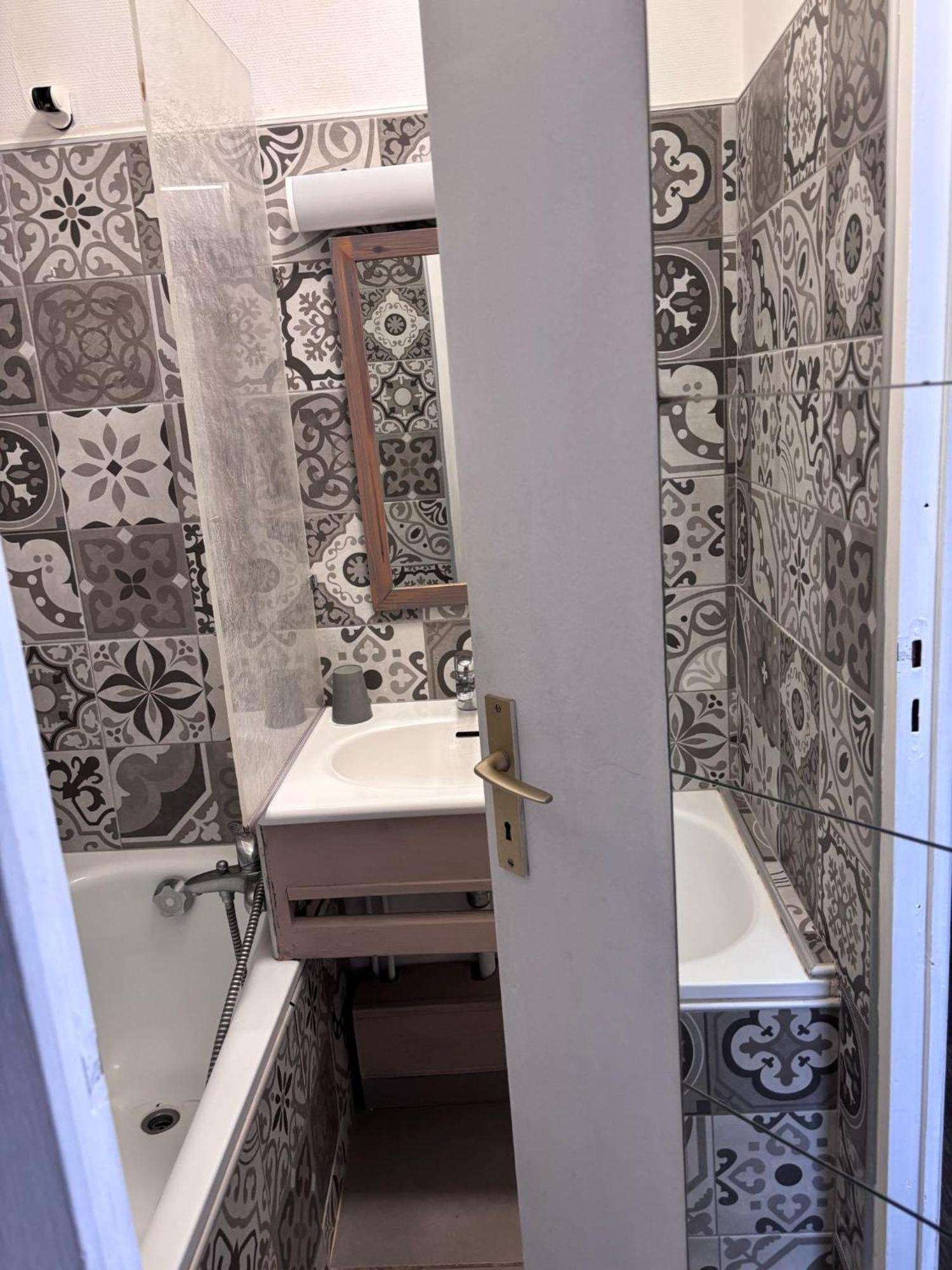 Hotel Le Lion D'Or Bernay  Bagian luar foto